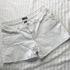 White denim shorts - Size 12